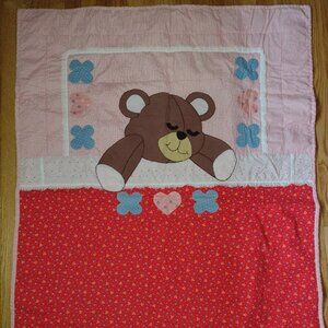 Lovely sleeping bear baby quilt